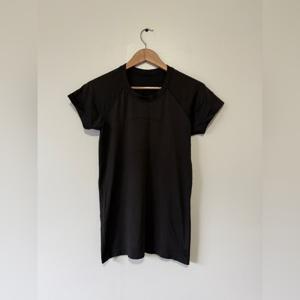 lululemon athletica Black Short Sleeve Tee